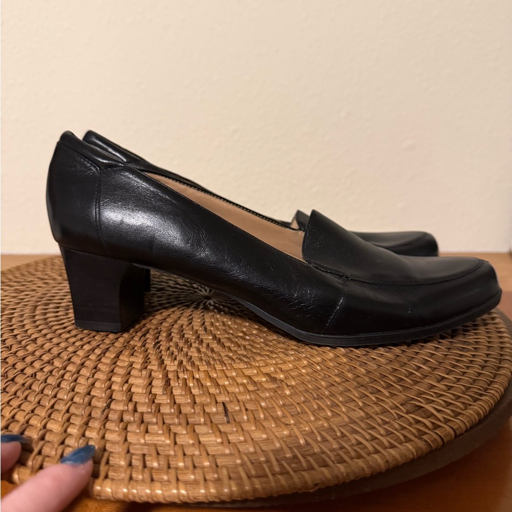 Trotters Black Leather Low Block Heel Loafers - Picture 3 of 9